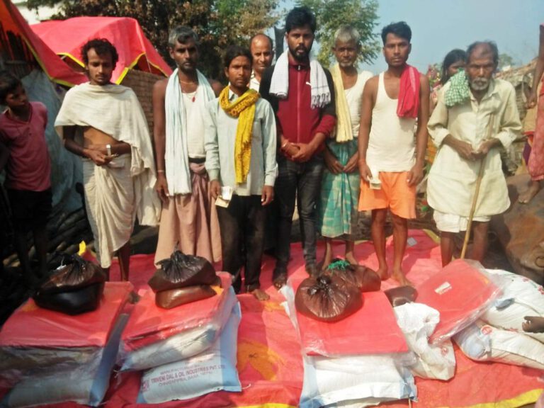 प्रदेश सांसद यादवले अग्नि पीड़ितलाइ निजी स्रोतबाट गरे सहयोग