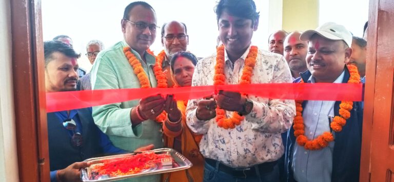बडहर्वा स्वास्थ्य चौकीको सभापत र अध्यक्षद्वारा संयुक्त रुपमा उदघाटन