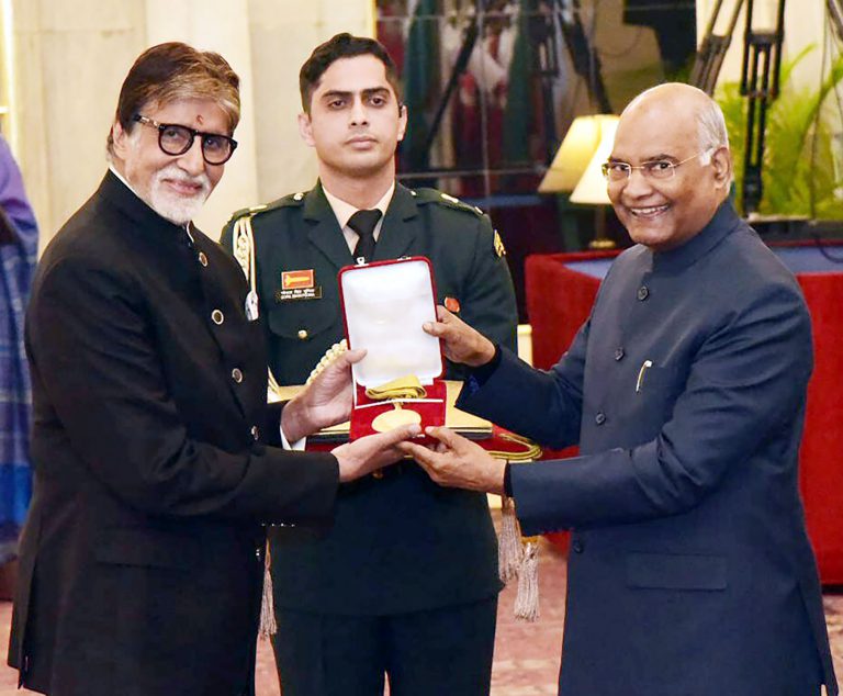 बलिउड अभिनेता बच्चनलाई ‘दादा साहेब फालके पुरस्कार’बाट सम्मानित