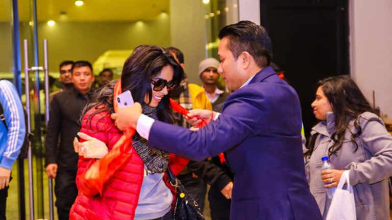 नयाँ बर्ष मनाउन मल्लिका सेरावत नेपालमा