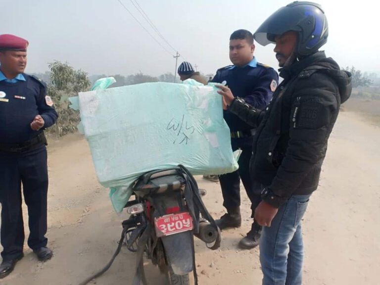 भारत बाट भन्सार छलेर लयाईको मोबिल सहित एक जना पक्राउ