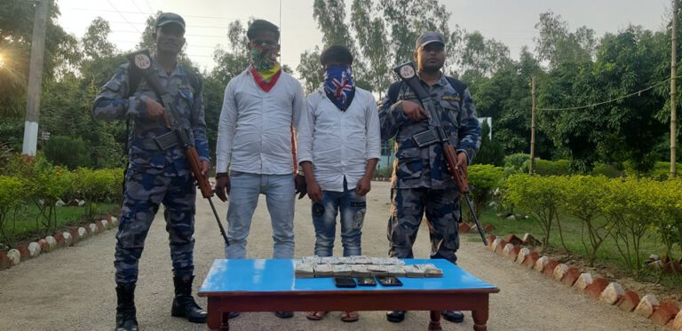 दुई भारतीय दस लाख नेपाली रुपैया सहित पक्राउ