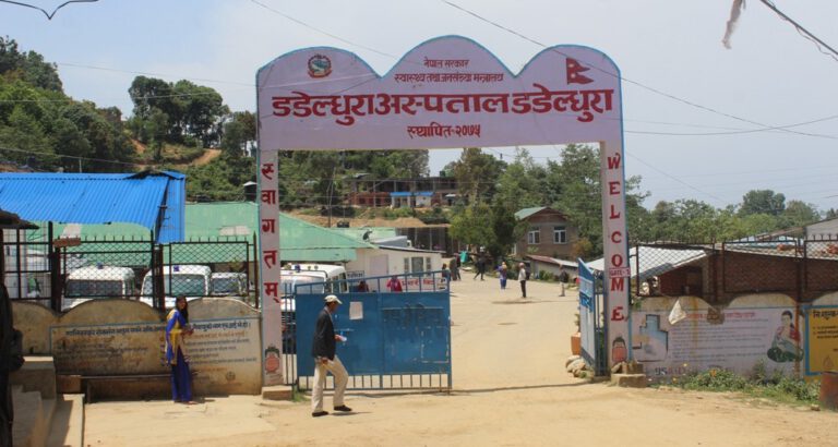 डडेल्धुरा अस्पतालमा विशेषज्ञ डाक्टर आएपछि उपचारमा सजिलो