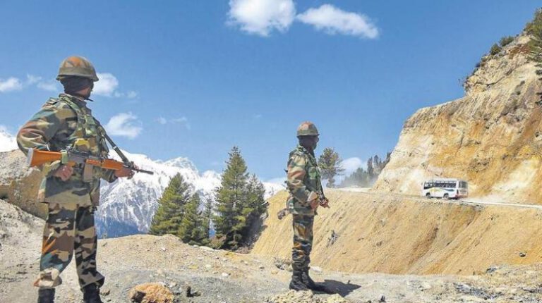 लद्दाखमा दुई देशका सेनाबीच भिडन्त, तीन सैनिकको मृत्यु