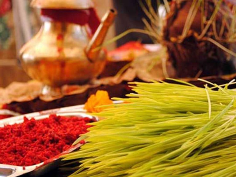 रौतहटमा दुरी कायम गर्दै हिजो मान्यजनबाट टीका तथा जमरा ग्रहण