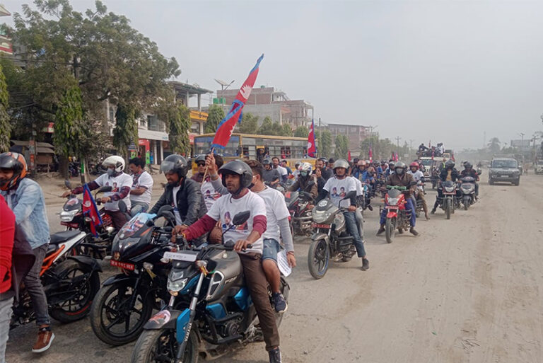 राजा आऊ देश बचाऊ भन्दै चन्द्रपुरमा प्रदर्शन
