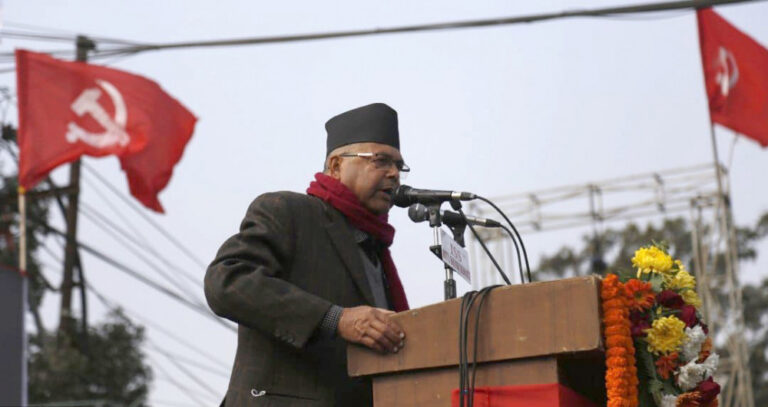 प्रधानमन्त्री ओलीले घुँडा नटेकेसम्म सडक संघर्ष जारी रहने : झलनाथ खनाल