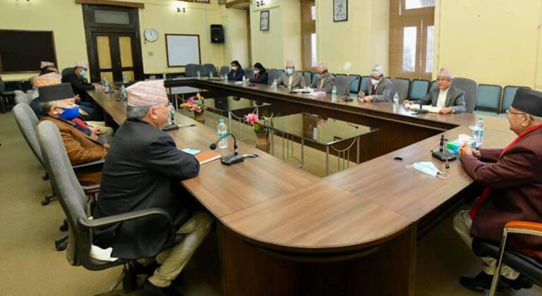 निर्वाचन आयोग पुगि निर्वाचनका कामलाई निरन्तरता दिन आयोगका अधिकारीलाई प्रधानमन्त्री ओलीकाे निर्देशन