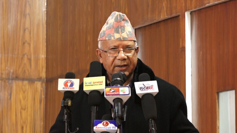 सूर्य चिन्ह फ्रिज गर्ने षड्यन्त्र भइरहेको छः माधव नेपाल