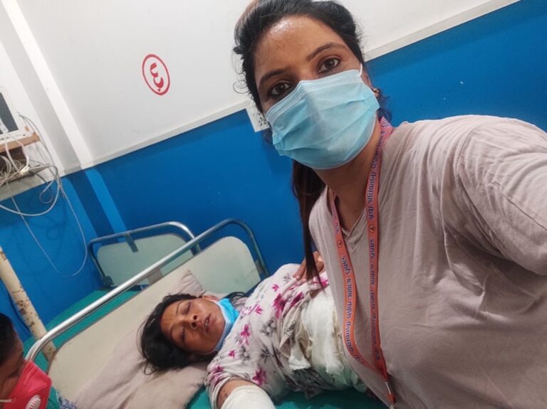 एसिड पिडितलाइ पाठकको सहयोग उपचारको लागि काठमाडौँ