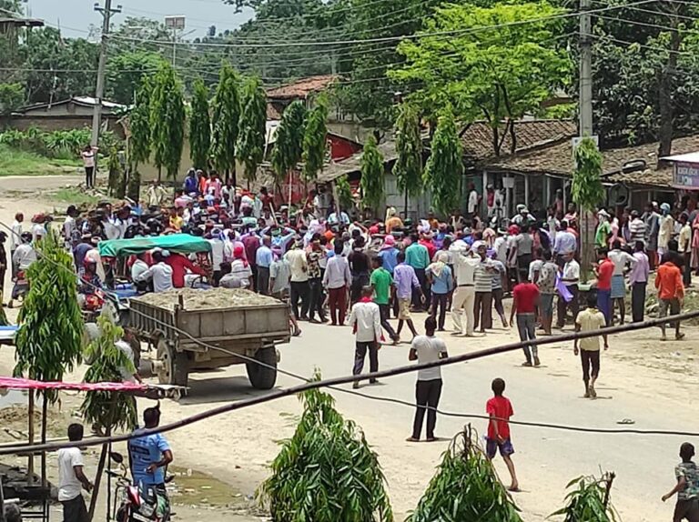 विश्रामपुरमा आन्दोलनकारी र प्रहरी विच झडप ७ राउण्ड आश्रु ग्यास प्रहार