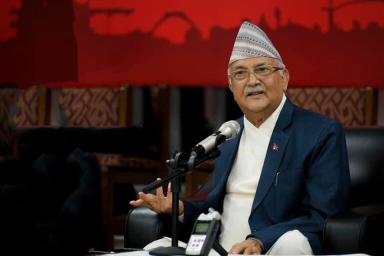 एमाले विभाजनको षड्यन्त्र भइरहेको  पूर्वप्रधानमन्त्री  ओलीको आरोप