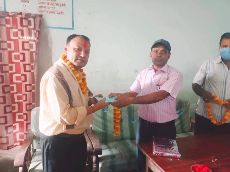 प्रमुख आयुक्त यादवलाइ रौतहट जिल्ला अदालत बारले गरे सम्मानित