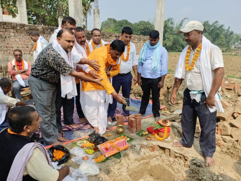 विद्यालय भवनको मेयर यादवले गरे शिलान्यास