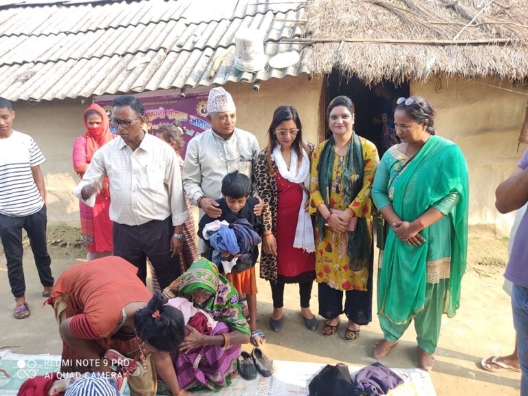 पाठकले बाडे मुसहर बस्तिमा न्यानो कपडा