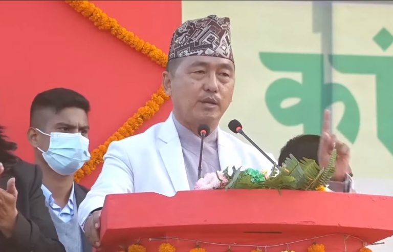 कांग्रेसको मञ्चमा राजसंस्थाको वकालत