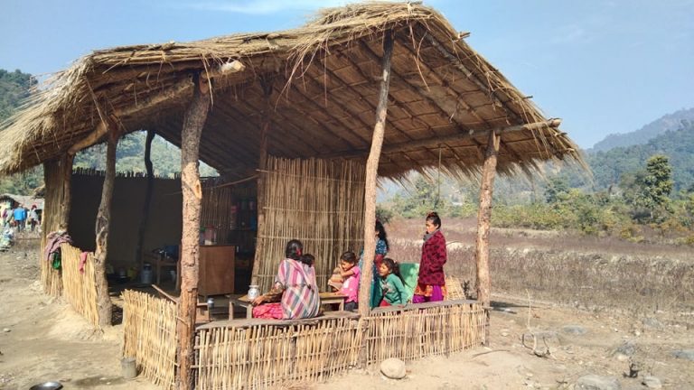 कस्टपूर्ण जीवन विताउदै जरुवाका बासिन्दा