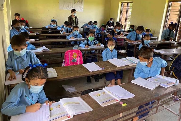 सङ्क्रमण दर कम भएसँगै आजदेखि भौतिक रूपमा विद्यालय खुल्ने