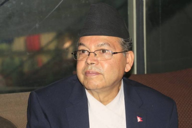 संविधान मिचेर  एमसीसी टेबल गरियो- झलनाथ खनाल