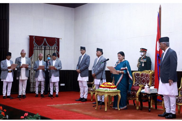 एकीकृत समाजवादीका नवनियुक्त चार मन्त्री र एक राज्यमन्त्रीले लिए शपथ
