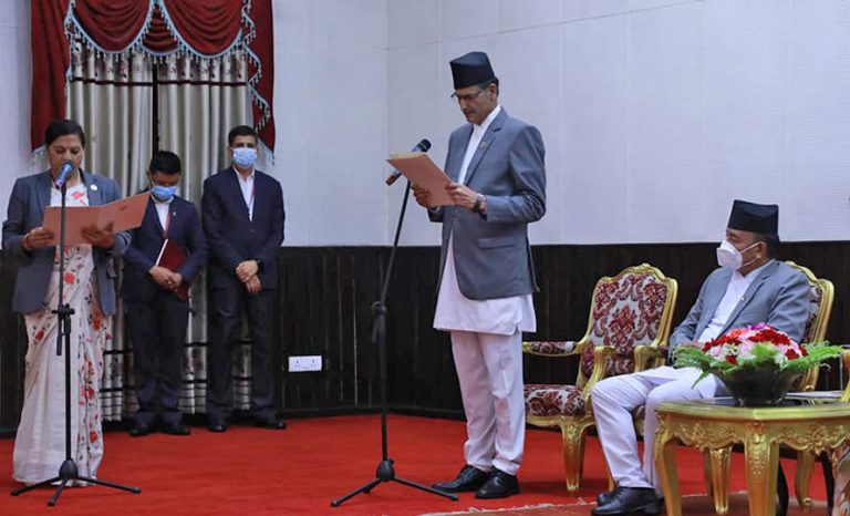 उपसभामुख पुष्पा भूसालले लिइन् शपथ