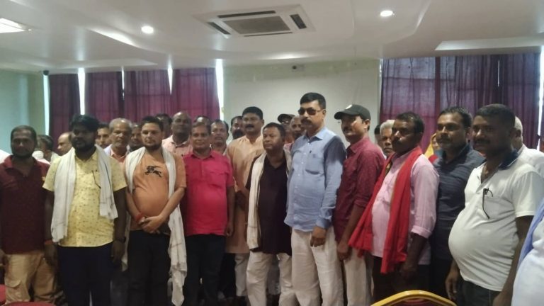 लोसपालाइ ठुलो क्षति , सामुहिक रुपमा पार्टी परित्याग
