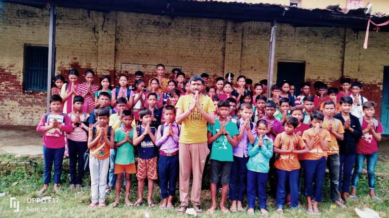 २३ वर्ष देखि निशुल्क अध्यन गराउँदै आएको छ शिक्षक साह