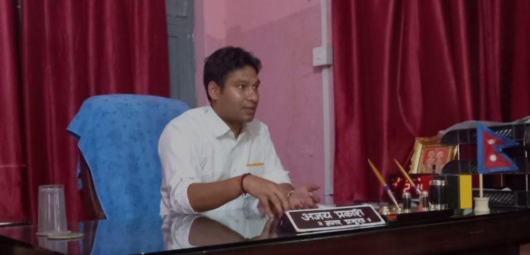 आश्रय कन्ट्रक्सन सहितका ठेकेदारले योजनाहरुको काम तत्काल सुचारु नगरे कार्यवाहीकाे प्रकृयामा जाने :- मेयर अजय प्रकाश