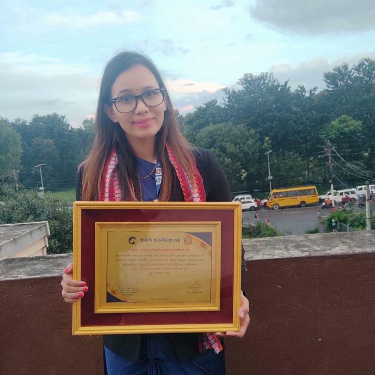 पत्रकार तथा लेखक सम्झना पौडेल राष्ट्रपतिबाट सम्मानित