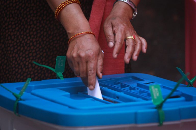 रौतहटमा कैदी बन्दीले मतदान गर्ने