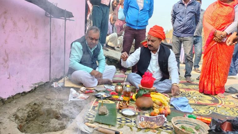 पानीको निकास संगै सडकको विकास मेयर साहले गरे शिलान्यास
