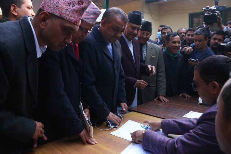 संसदीय दलको नेताका लागि सभापति देउवा र गगन थापाले उम्मेदवारी दर्ता