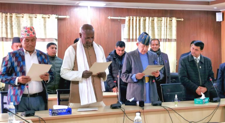 माओवादी केन्द्रका दुई सांसदले लिए शपथ