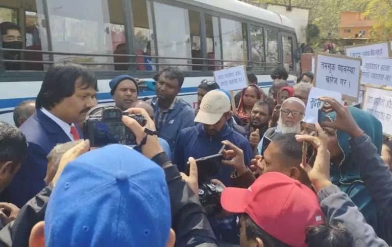 मीटर ब्याजी पीडितहरूलाई भेट्न मातातीर्थ पुगे सिके राउत