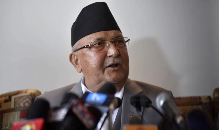 प्रधानमन्त्री प्रचण्डप्रति लक्षित गर्दै ओलीले भने सत्तामा बसेर सशस्त्र द्वन्द्वको धम्की दिने