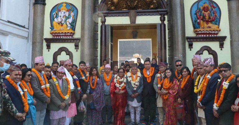 नवनिर्वाचित राष्ट्रपति पौडेलले गरे पशुपतिनाथको दर्शन