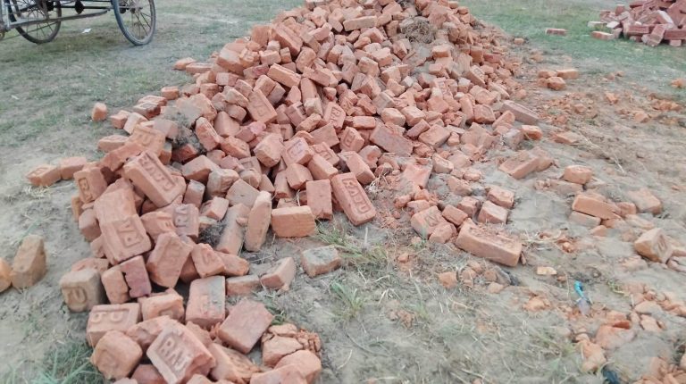 कृषि मंत्री कुशवाहाको संसदीय कोषको रकमबाट निर्माण भई रहेको छठघाटमा कमसल निर्माण सामग्री प्रयोग