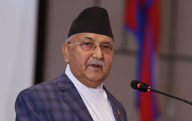 गैरजिम्मेवार अभिव्यक्ति दिँदै नहिँड्न गृहमन्त्री श्रेष्ठलाई ओलीकाे चेतावनी