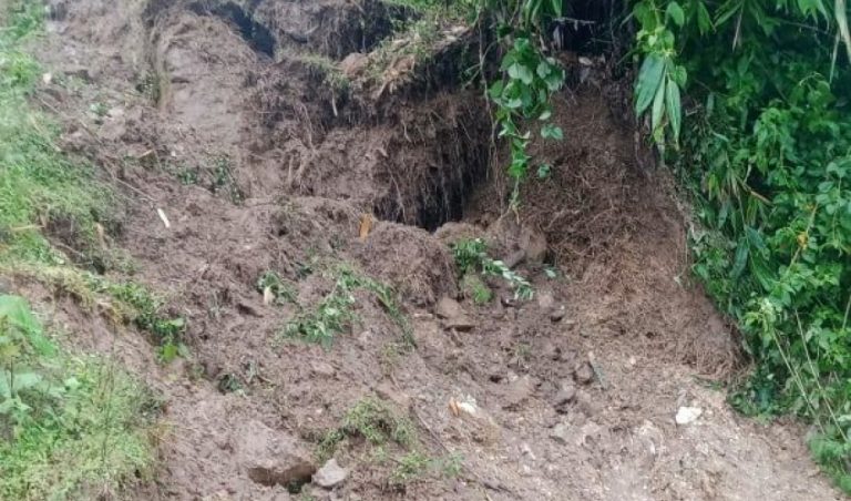 घरमाथि पहिरो खस्दा ३ जनाको मृत्यु