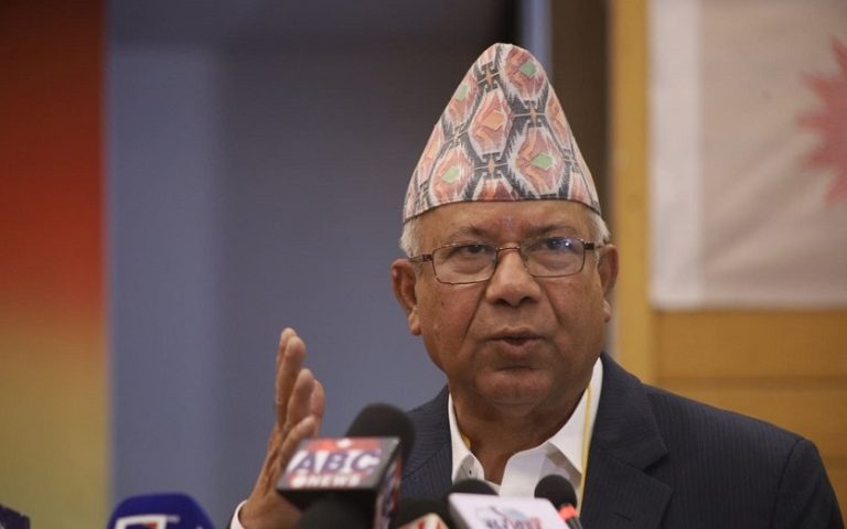 समाजवादीको छाया परेकाले  एमालेका नेताहरू सर्वदलीय बैठकमा आएन – माधव नेपाल