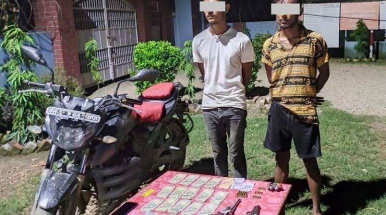 सर्लाहीबाट दुई वटा पेस्तोलसहित दुई जना पक्राउ