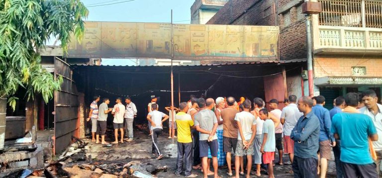 फर्निचर पसलमा आगलागी हुँदा करोडौंको क्षति