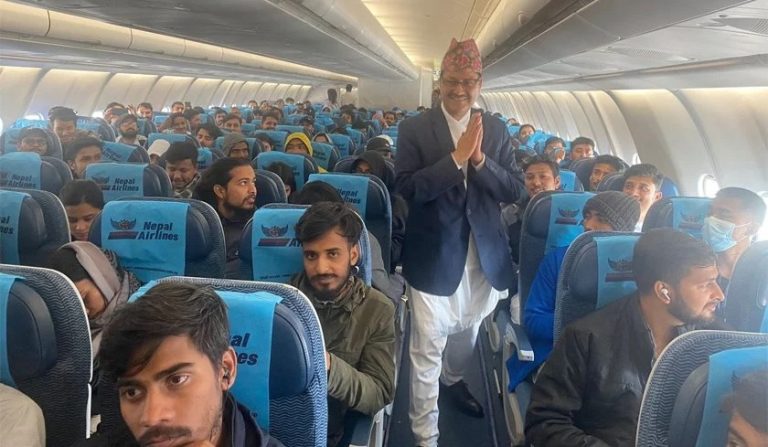 इजरायलबाट २५३ नेपाली विद्यार्थीलाई लिएर उड्यो जहाज