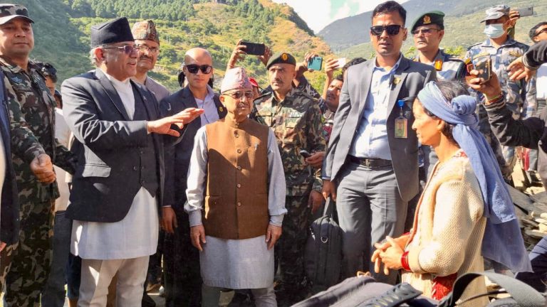 बझाङ भूकम्प पीडितलाई ५० हजार उपलब्ध गराउने प्रधानमन्त्री प्रचण्डको घोषणा