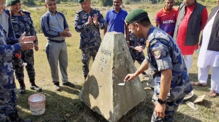 नेपाल भारत सीमा स्तम्भको मर्मत र रंगरोगन सुरु