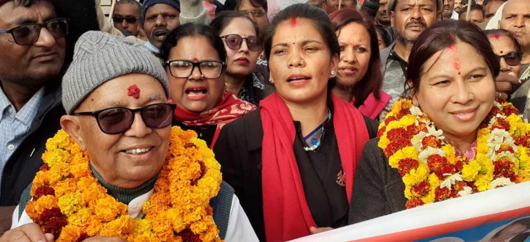 मधेसमा सत्तारूढ गठबन्धनबाट आनन्दप्रसाद र पूजाले गरे उम्मेदवारी दर्ता