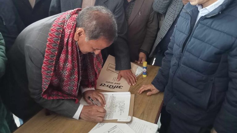 कांग्रेस नेता कृष्णप्रसाद सिटौलाले गरे उम्मेदवारी दर्ता