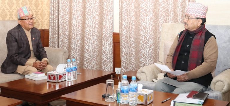 उपनिर्वाचनका विषयमा प्रमुख निर्वाचन आयुक्त थपलियाले गर्‍यो उपप्रधानमन्त्री खड्कासँग छलफल