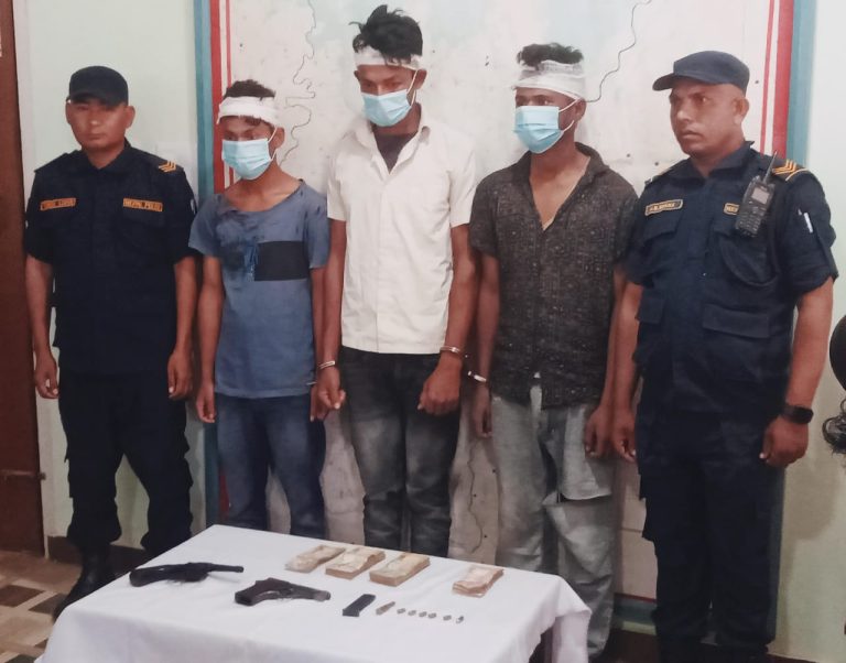मनी ट्रान्सफर सञ्चालकमाथि गोली हानेको आरोपमा पक्राउ परेका ३ जना सार्वजनिक