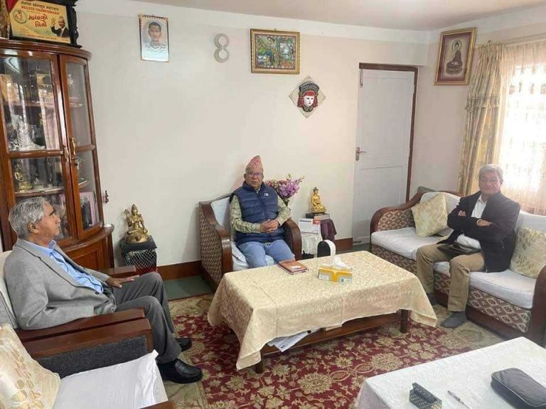 नेपाल निवासमा पत्नीसहित पुगे देउवा